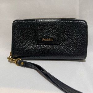 Fossil black zippered wallet with wrist strap